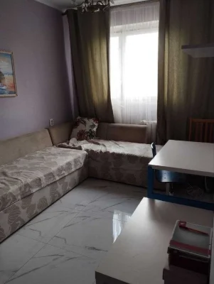 Selling a 3-room apartment in the Levada metro station, fully renovated.