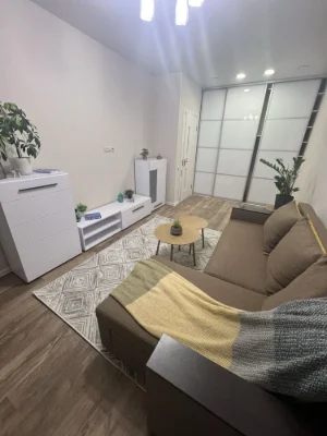 Однокімнатна квартира!Центер міста!Мінімальне оформлення.Про