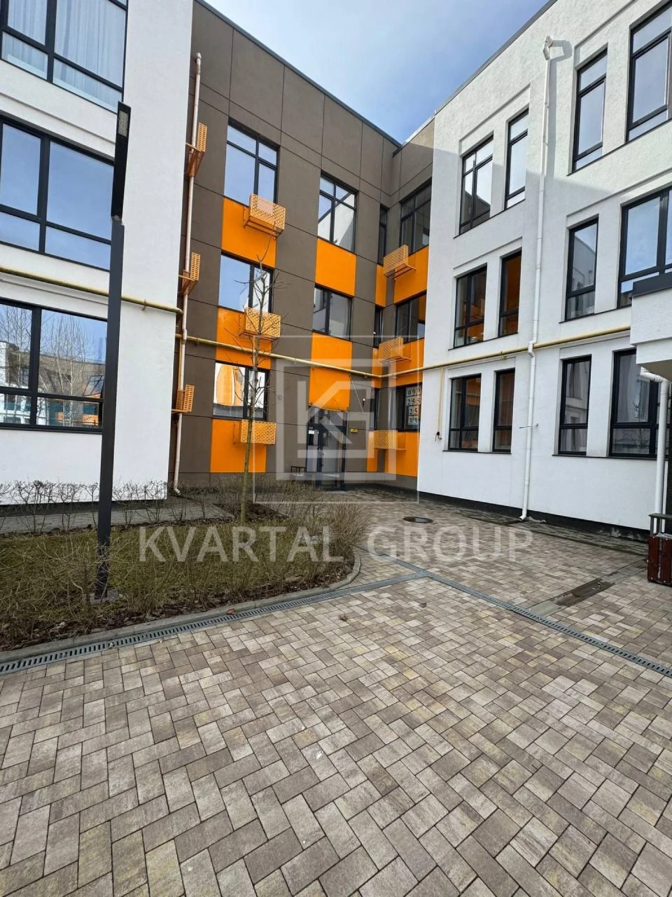 Spacious 3-room apartment. Gas. 2%