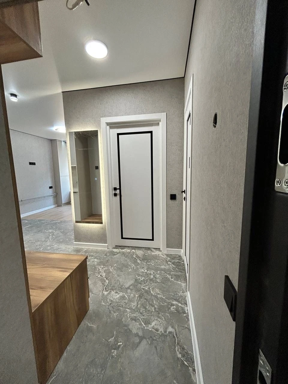 Stylish 2-bedroom euro apartment with modern renovation! Gas! Euro-flat-yes!