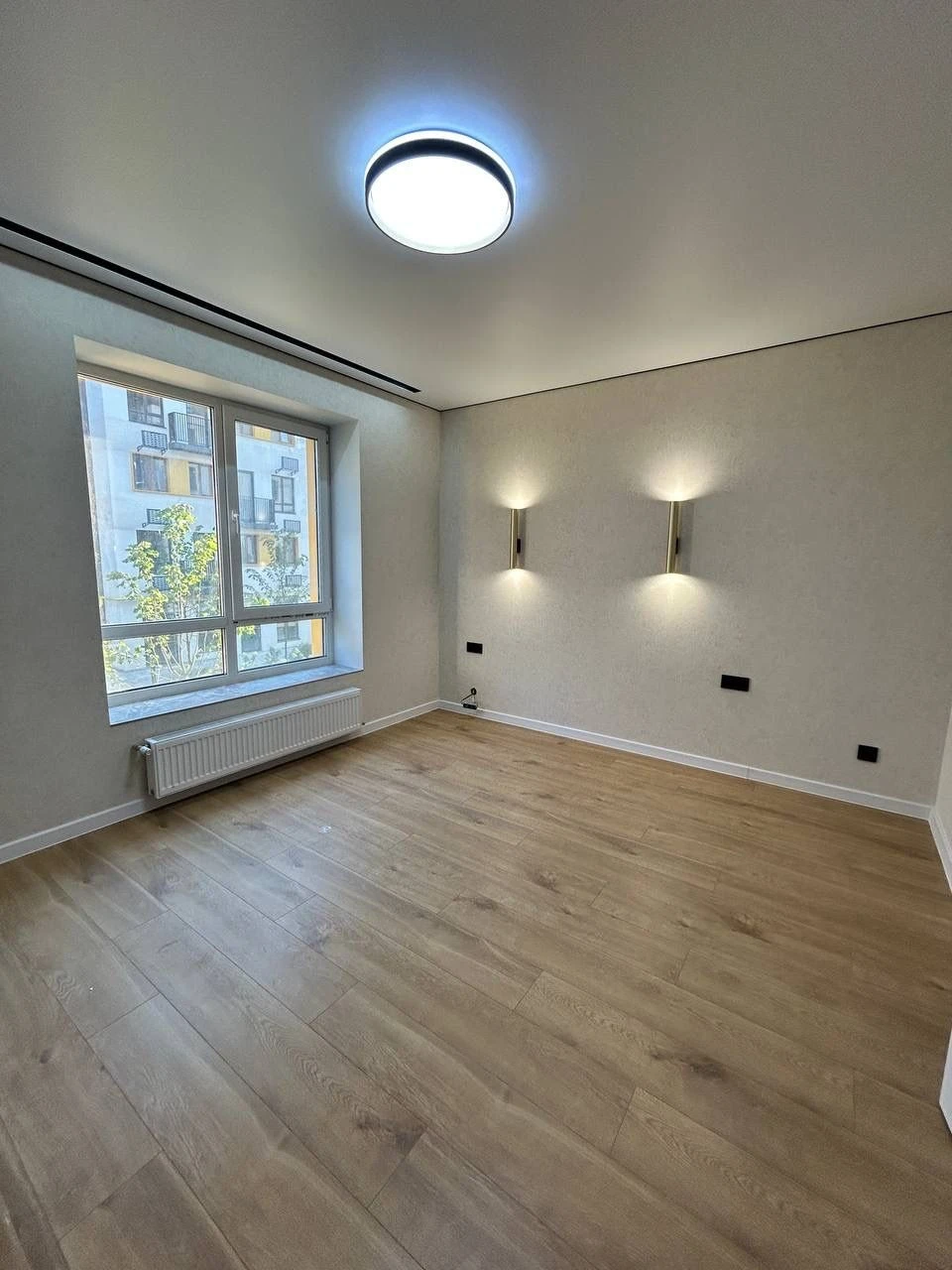 Stylish 2-bedroom euro apartment with modern renovation! Gas! Euro-flat-yes!