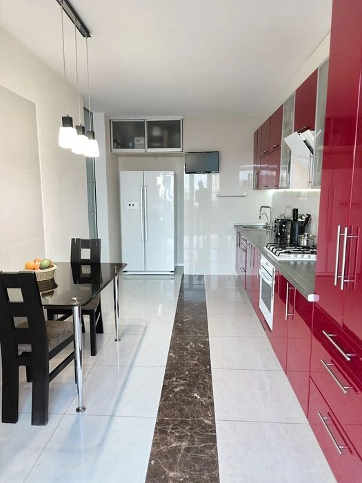 Продам в центрі Полтави 3-х кімнатну квартиру
