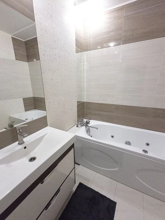 Продам в центрі Полтави 3-х кімнатну квартиру
