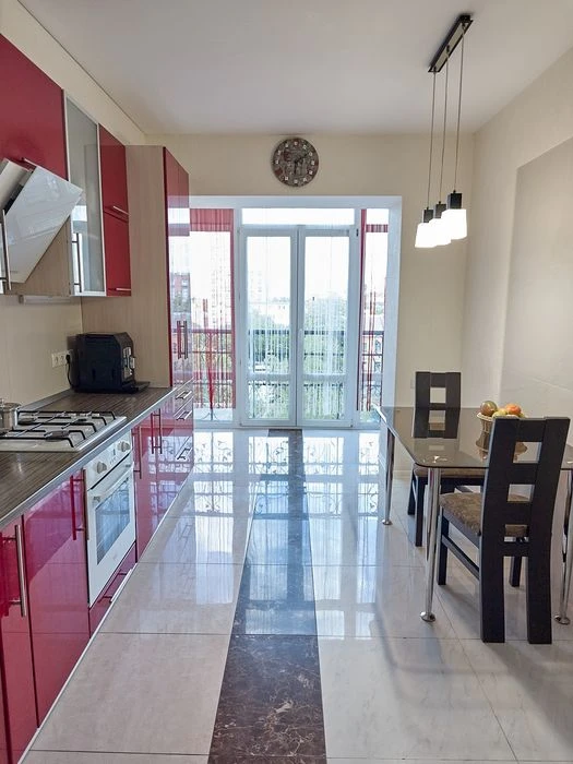 Продам в центрі Полтави 3-х кімнатну квартиру