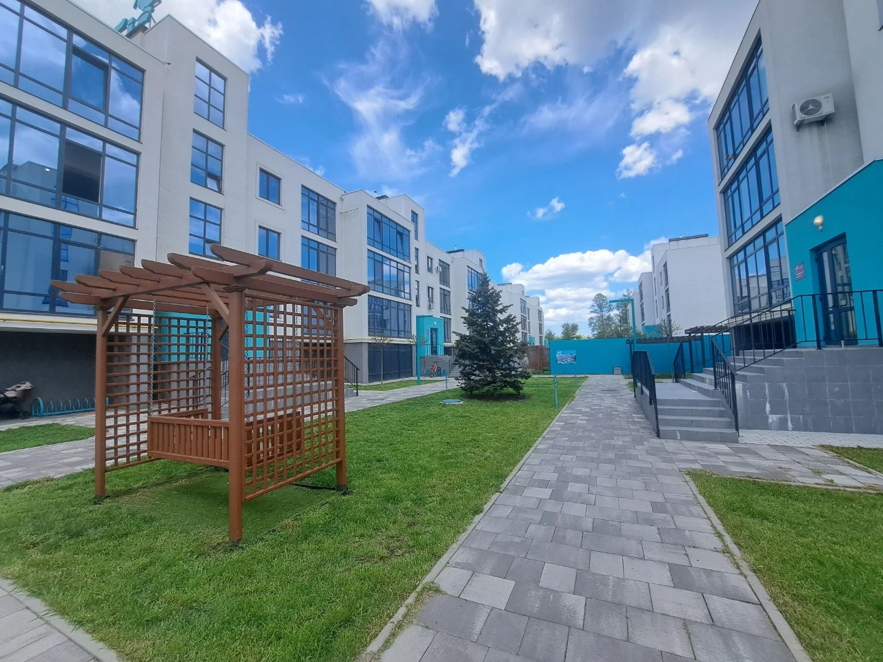 Продається унікальна двокімнатна квартира в мальовничому місці