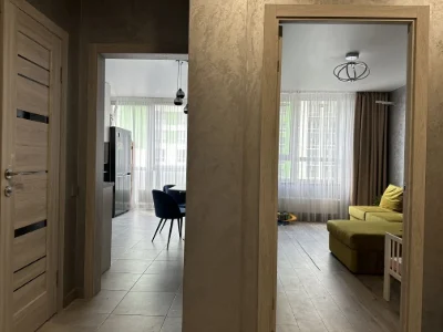 Продаж 2-кімнатної квартири з ремонтом біля парку Центральни