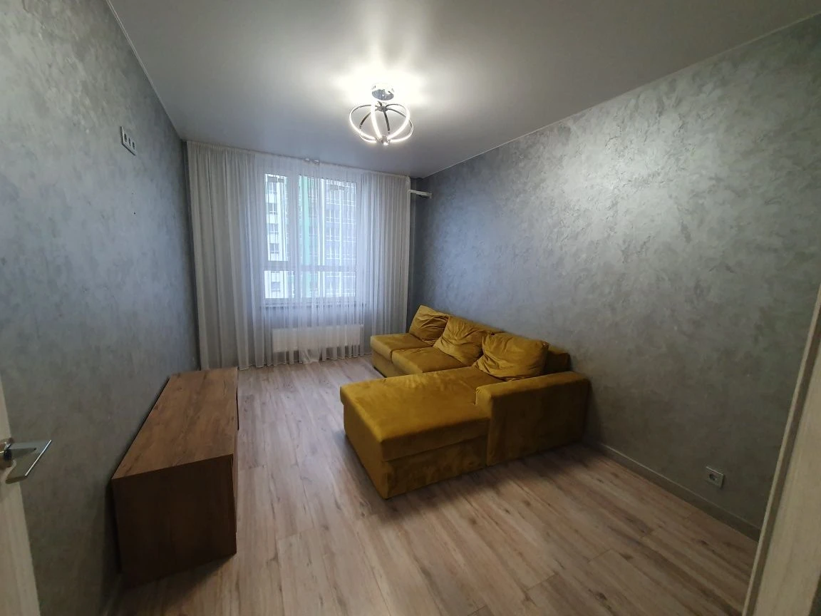 Продаж 2-кімнатної квартири з ремонтом біля парку Центральни