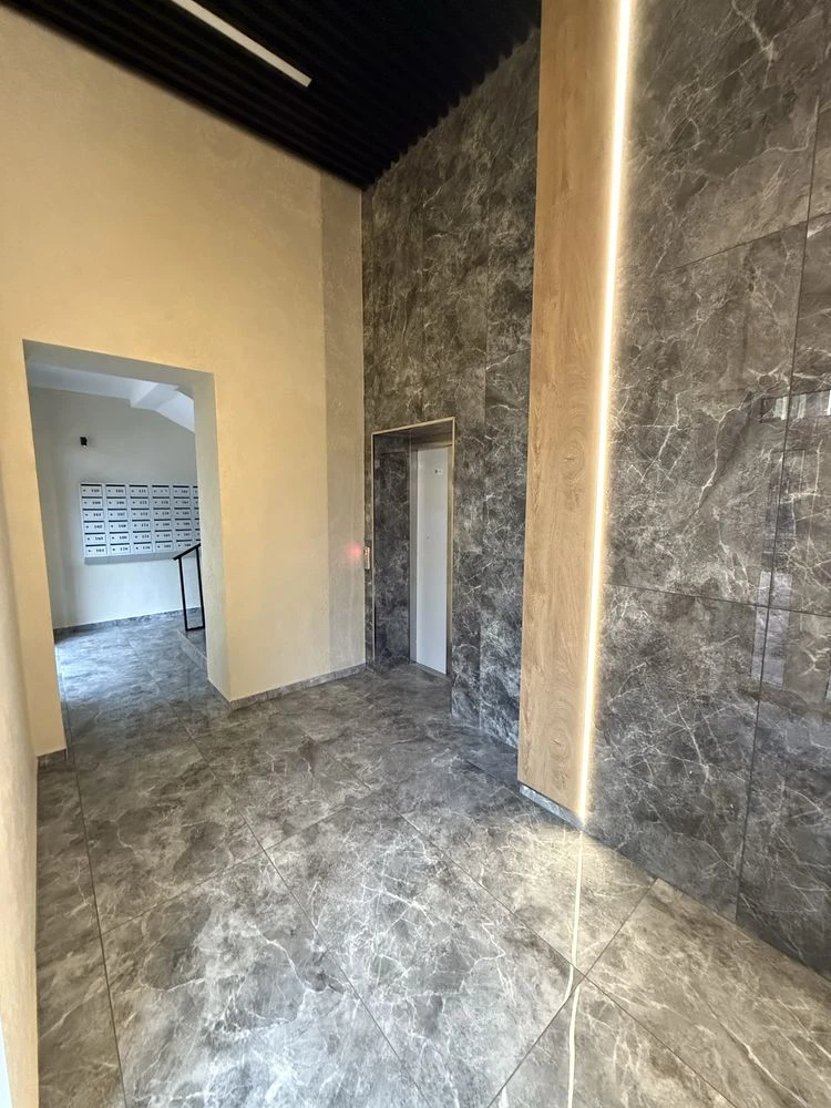 Квартира з новим ремонтом 2 поверх 55900$