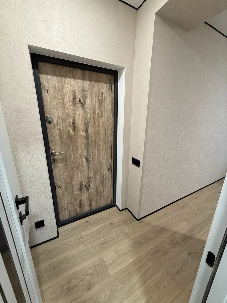 Квартира з новим ремонтом 2 поверх 55900$