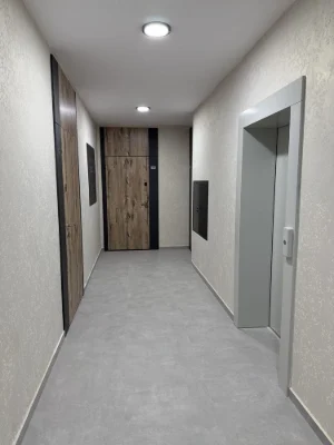 Квартира з новим ремонтом 2 поверх 55900$
