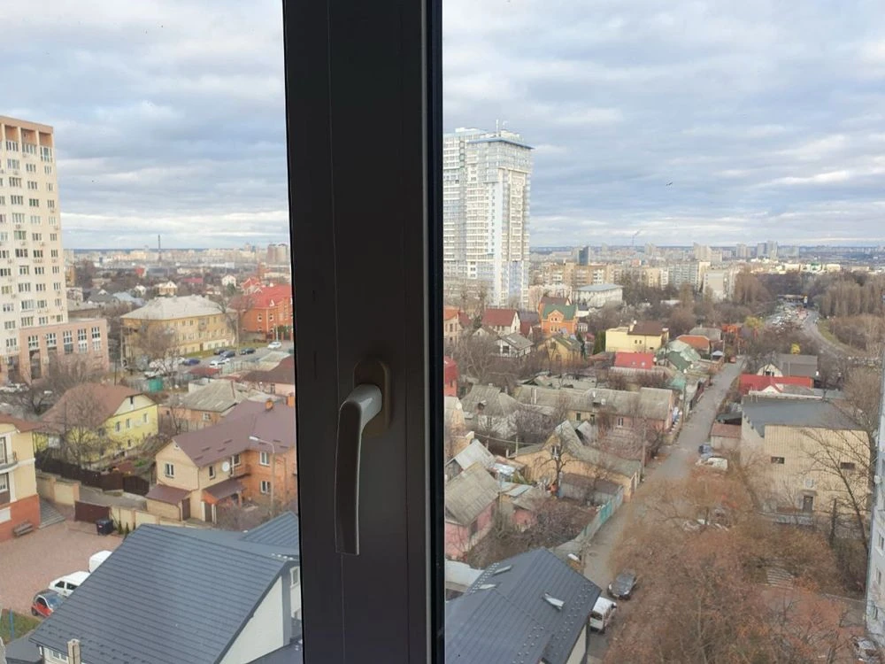 3 кімнатна квартира від власника на Дорогожичах біля метро
