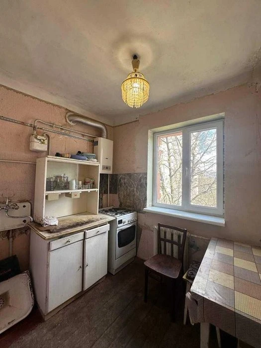 3-кімнатна квартира в центрі Івано-Франківська. Газова колон