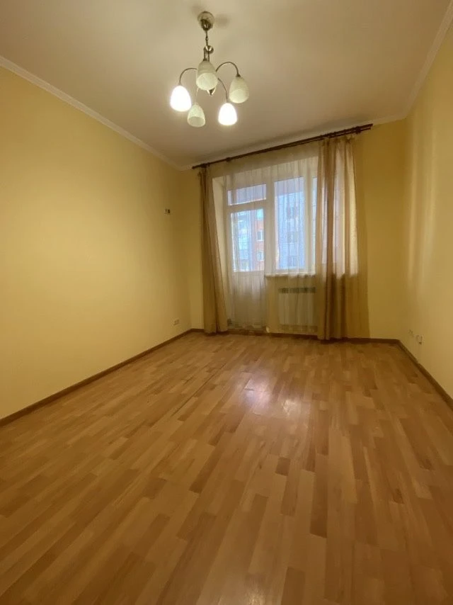 Продам 3к квартиру в центрі біля парку,  Ірпінь