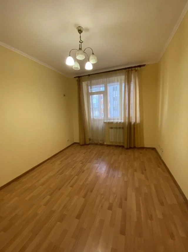 Продам 3к квартиру в центрі біля парку,  Ірпінь