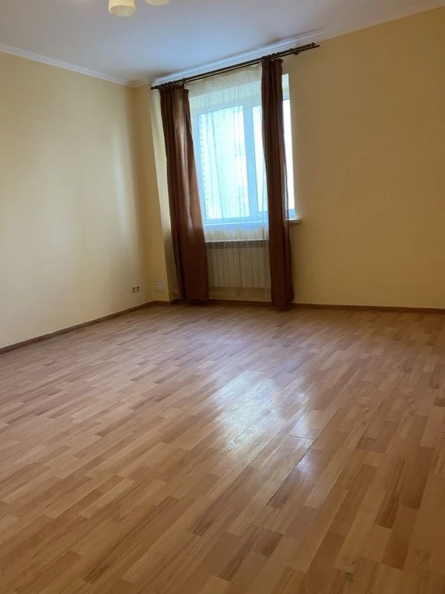 Продам 3к квартиру в центрі біля парку,  Ірпінь