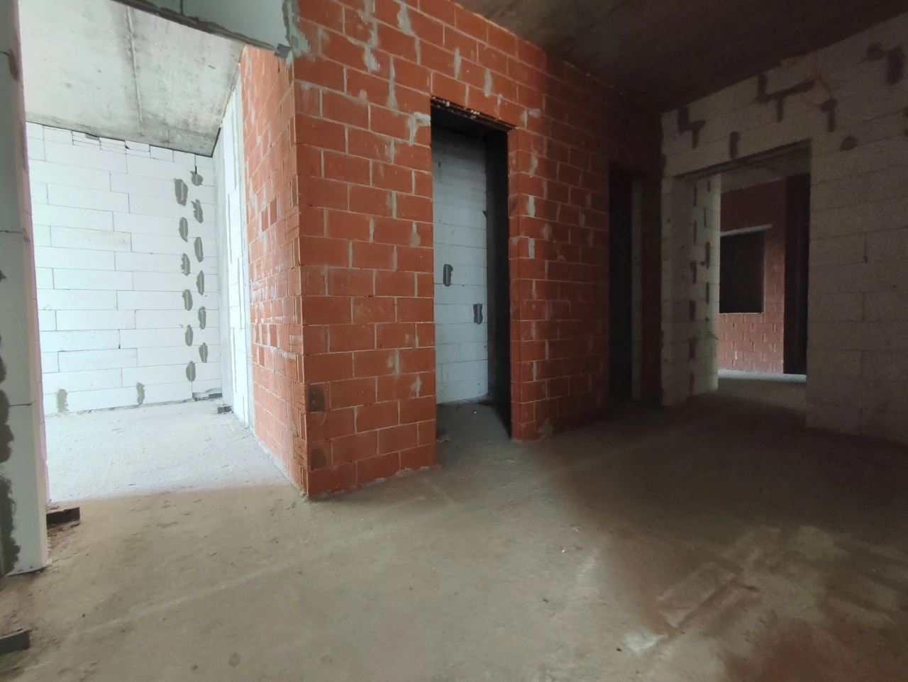 Продаж розкішної  2к квартира з панорамним видом на озеро у