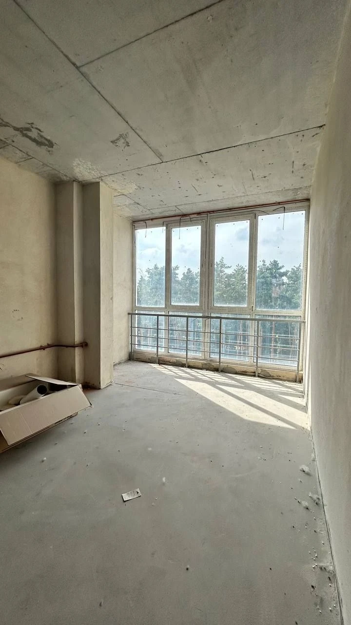 Продам 2к. 58 м2. Під ремонт, вікна на Центральний парк
