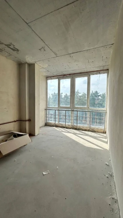 Продам 2к. 58 м2. Під ремонт, вікна на Центральний парк