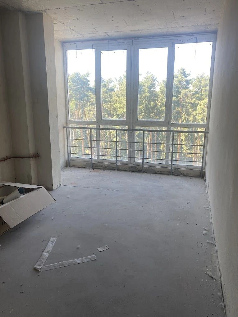 Продам 2к. 58 м2. Під ремонт, вікна на Центральний парк