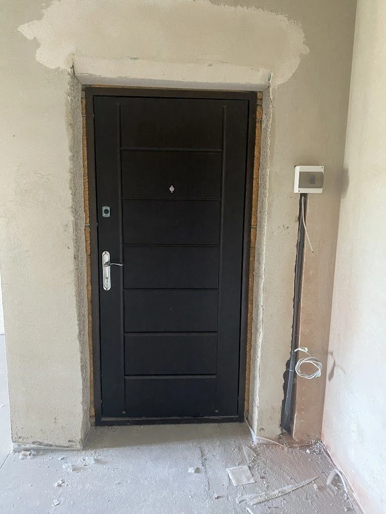 Продам 2к. 58 м2. Під ремонт, вікна на Центральний парк