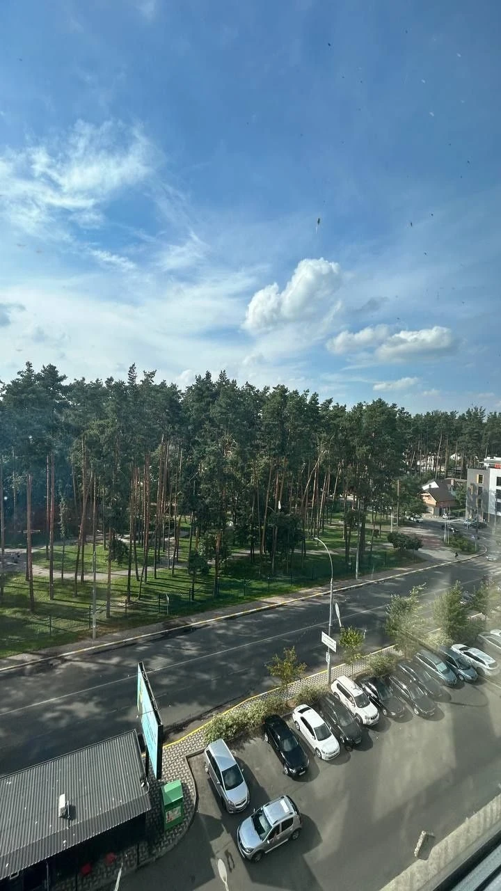 Продам 2к. 58 м2. Під ремонт, вікна на Центральний парк