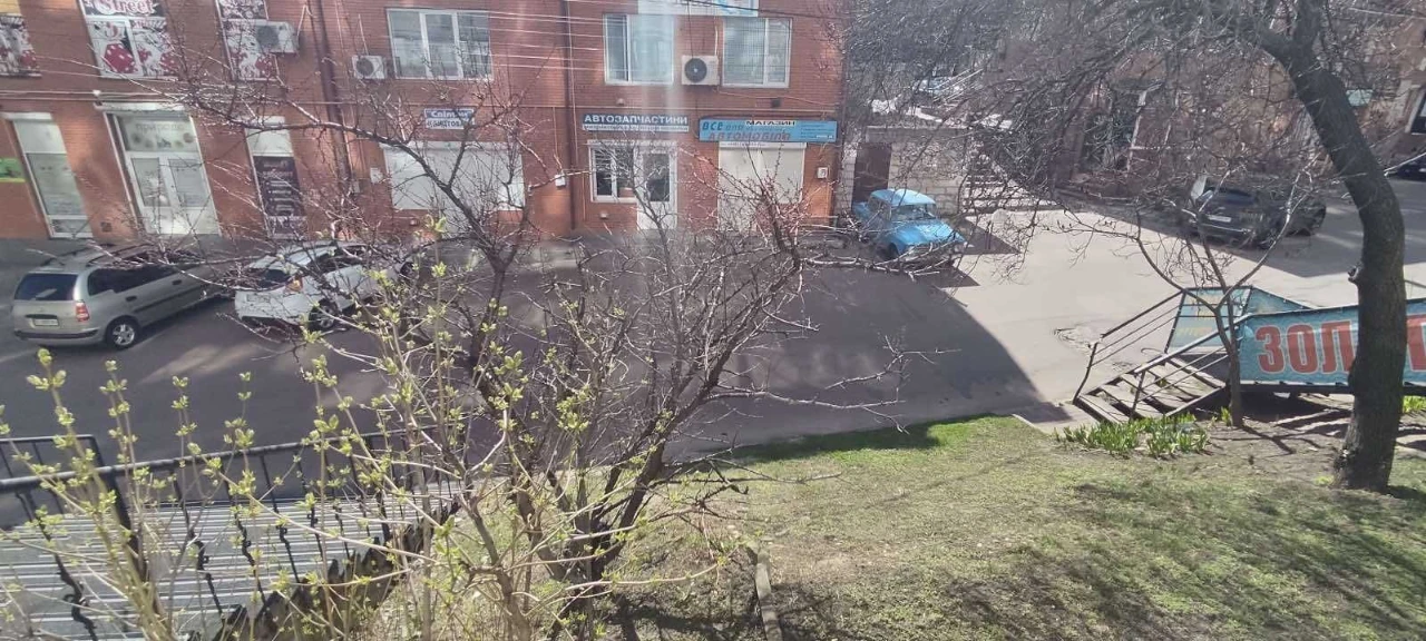 Продаж 3-кімнатної квартири (2-х кімнатна квартира для прожи