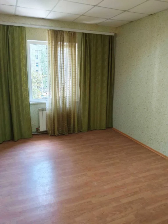 Продаж 2-кімнатної квартири площею 42 м², район Лікарні. Без
