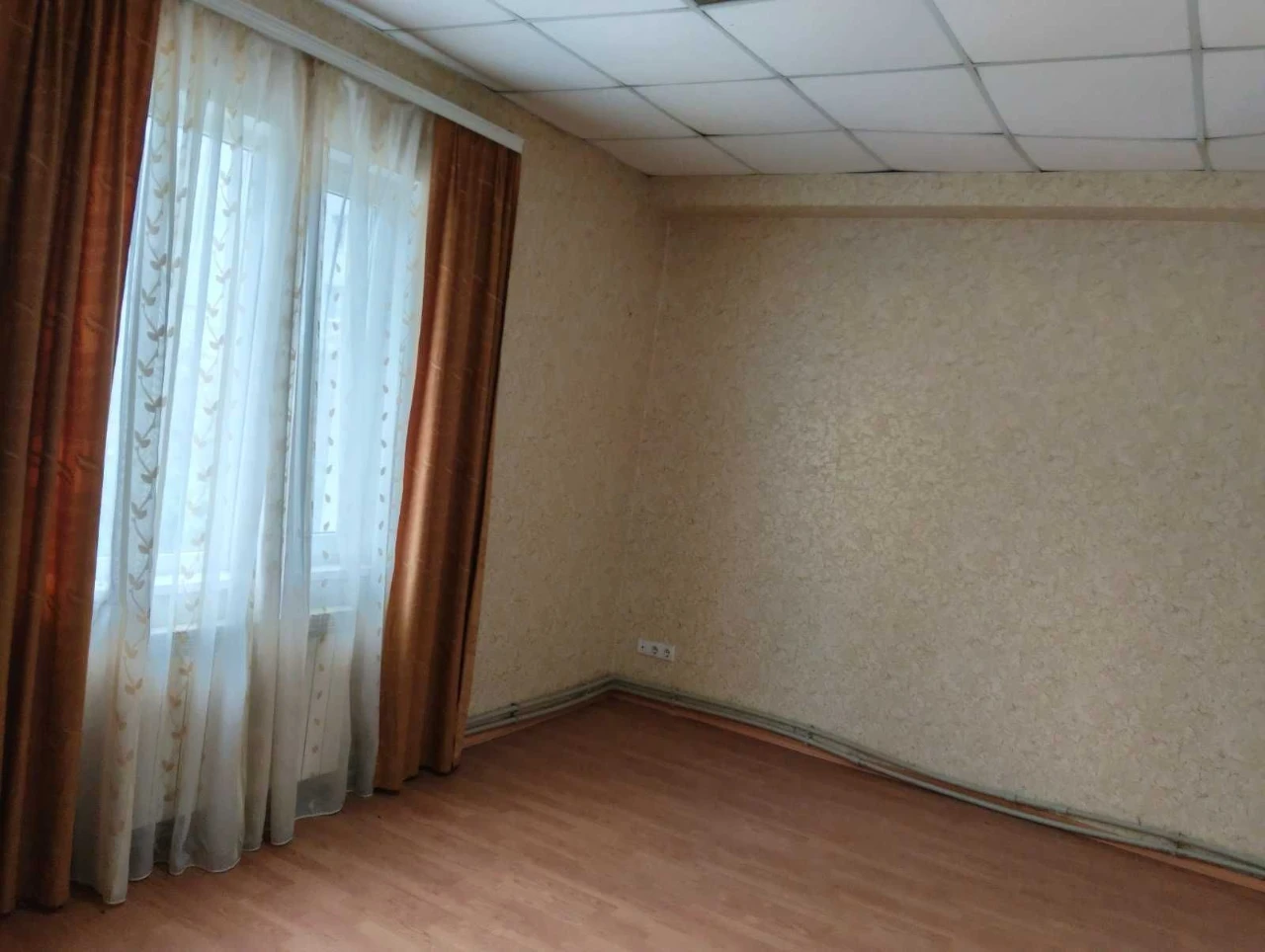 Продаж 2-кімнатної квартири площею 42 м², район Лікарні. Без