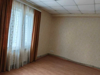 Продаж 2-кімнатної квартири площею 42 м², район Лікарні. Без
