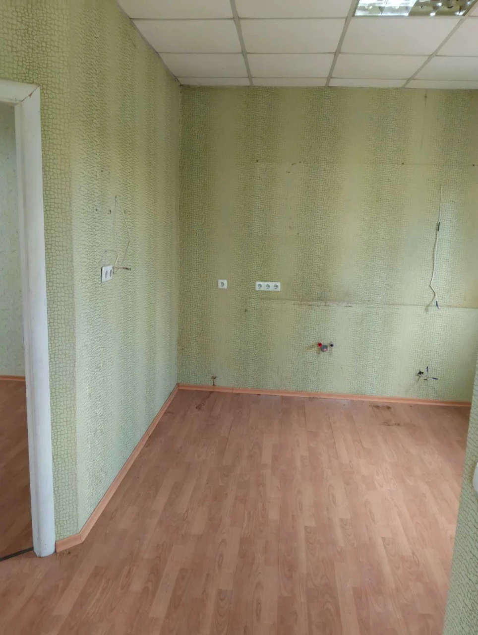 Продаж 2-кімнатної квартири площею 42 м², район Лікарні. Без