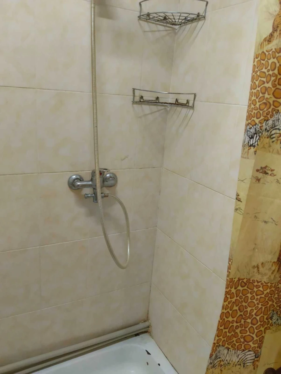 Продаж 2-кімнатної квартири площею 42 м², район Лікарні. Без