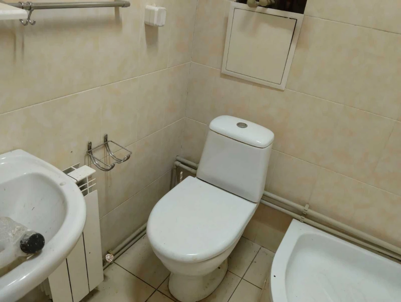 Продаж 2-кімнатної квартири площею 42 м², район Лікарні. Без