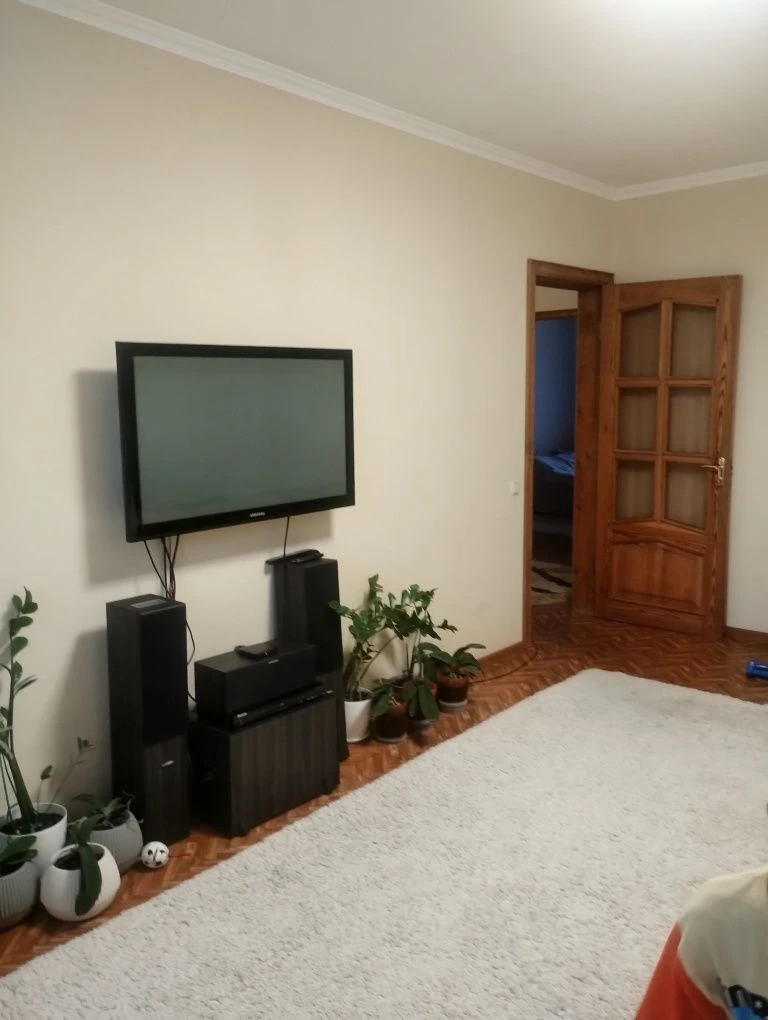Продаж трикімнатної квартири