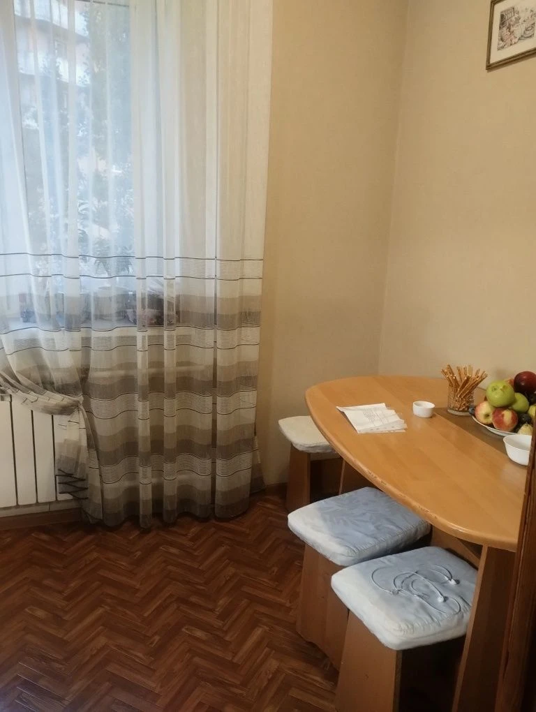 Продаж трикімнатної квартири