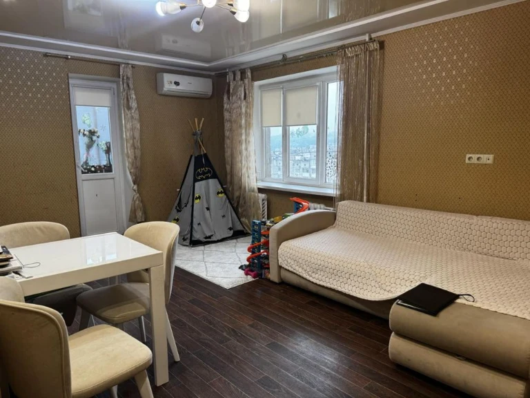 Продаж 3-х кімнатної квартири в м.Обухів по вул.Миру 13