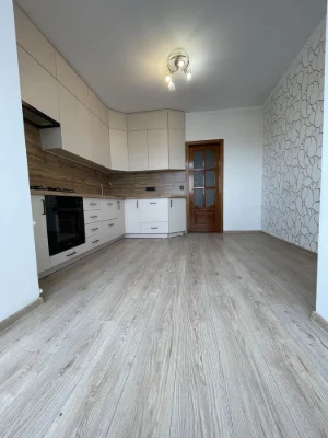 Продається Велика 2х Кімнатна Квартира на Сосновому