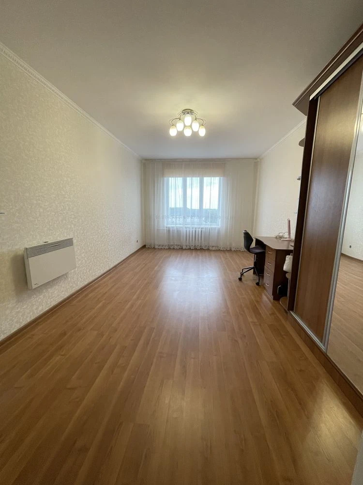Продається Велика 2х Кімнатна Квартира на Сосновому