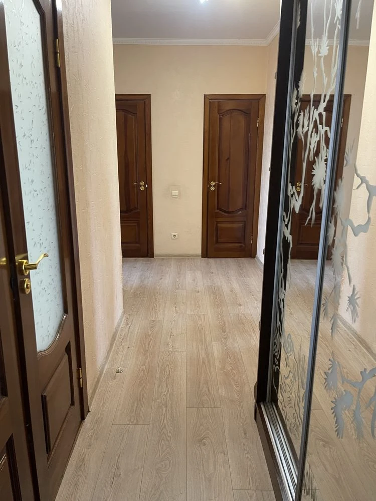 Продається Велика 2х Кімнатна Квартира на Сосновому