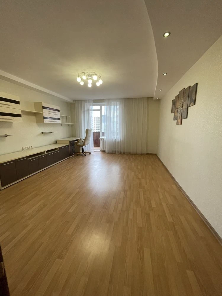 Продається Велика 2х Кімнатна Квартира на Сосновому