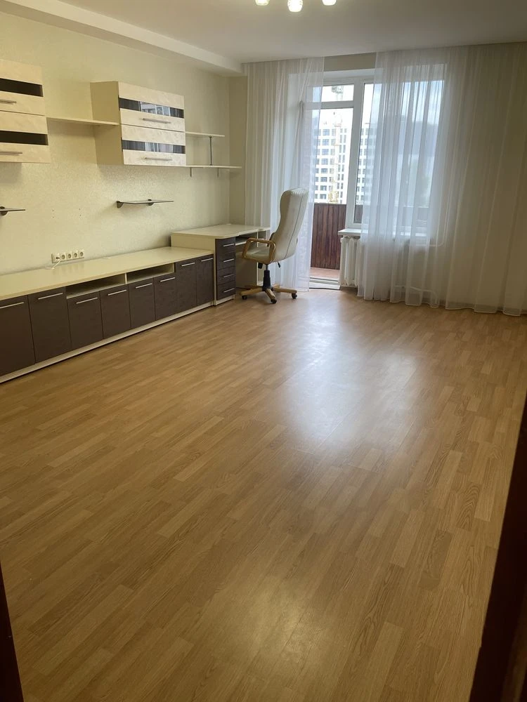 Продається Велика 2х Кімнатна Квартира на Сосновому