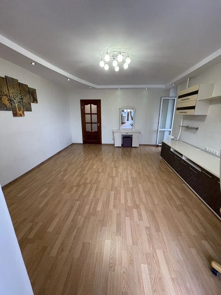 Продається Велика 2х Кімнатна Квартира на Сосновому