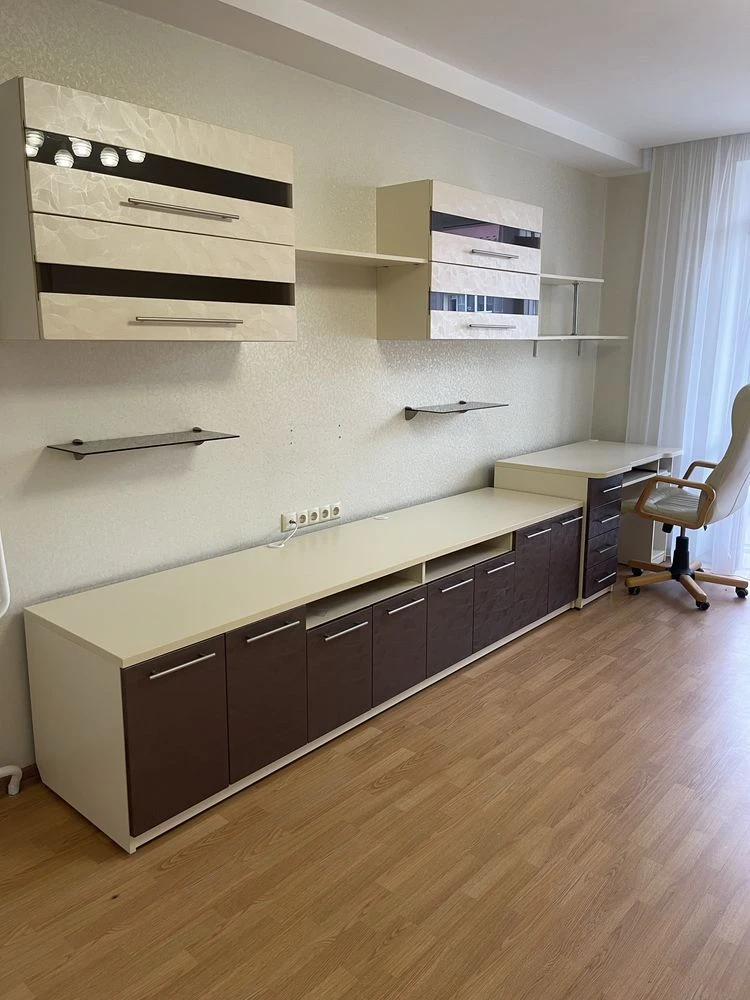 Продається Велика 2х Кімнатна Квартира на Сосновому