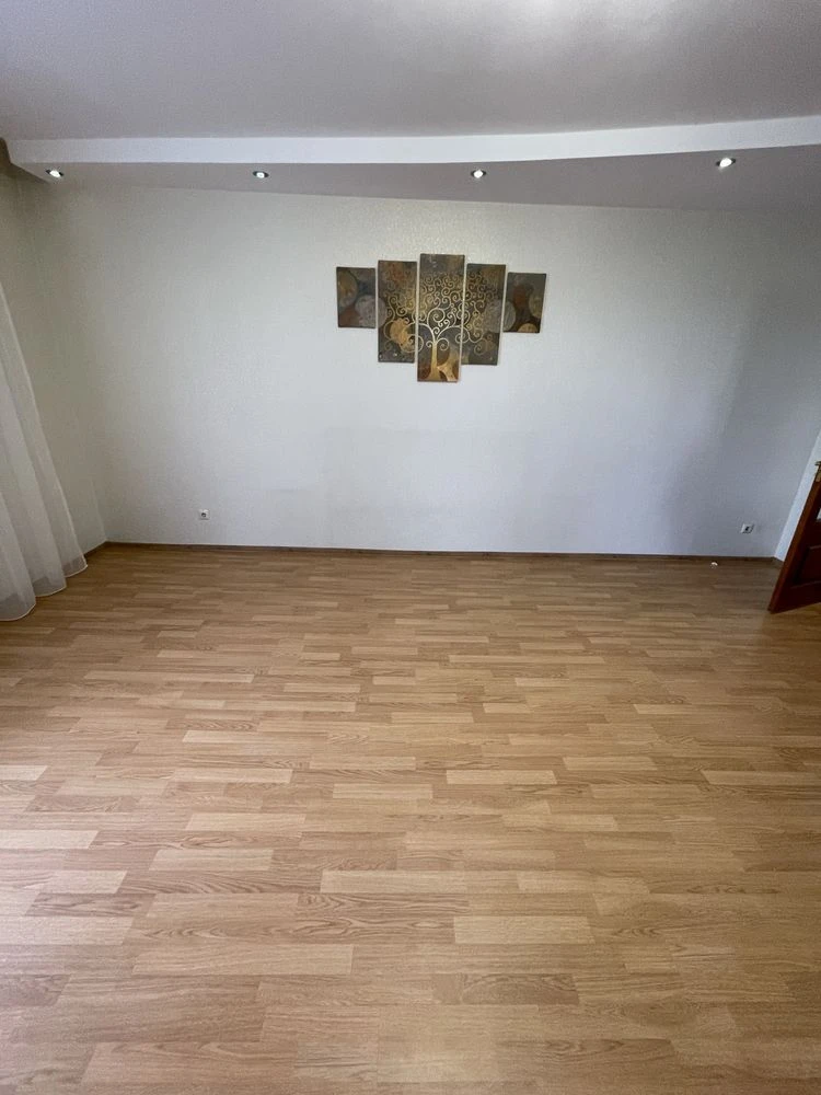 Продається Велика 2х Кімнатна Квартира на Сосновому