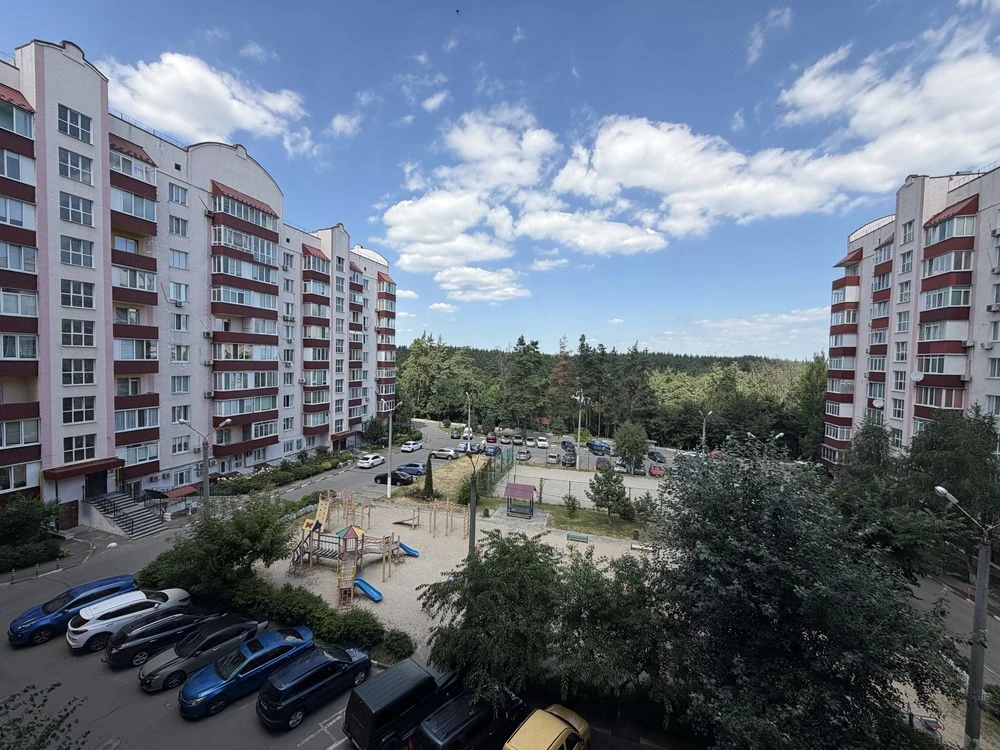 Без комісії.  Продаж просторої світлої 3-кімнатної квартири