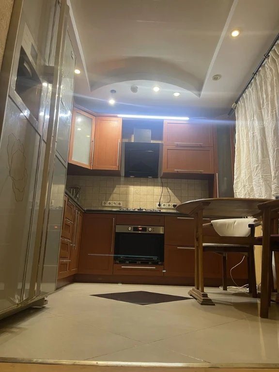 Продам  3х Кімнатну Квартиру з Євроремонтом та  Меблями.