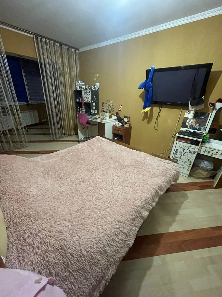 Продам  3х Кімнатну Квартиру з Євроремонтом та  Меблями.