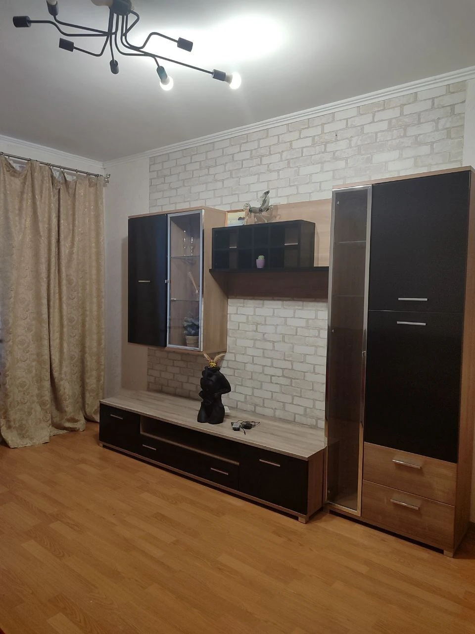 Продам 3-кімнатну квартиру м. Обухів, вул Миру. Без комісії.