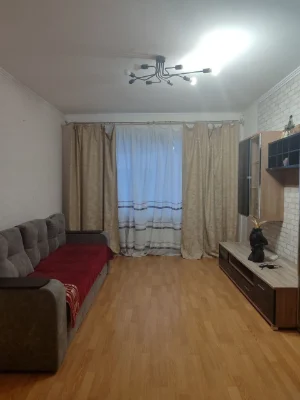 Продам 3-кімнатну квартиру м. Обухів, вул Миру. Без комісії.