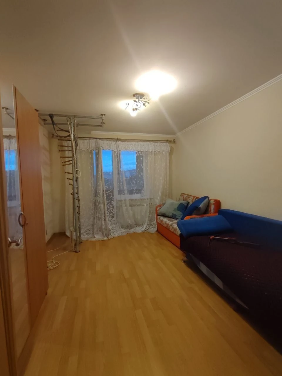 Продам 3-кімнатну квартиру м. Обухів, вул Миру. Без комісії.