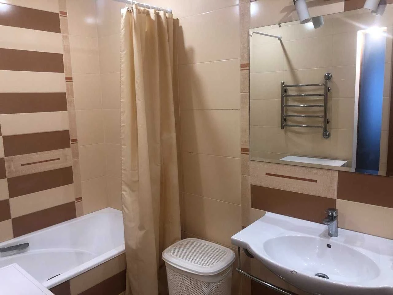 ВЛАСНИК! Продаж 2-ох кімнатної (68м.Кв ) квартири